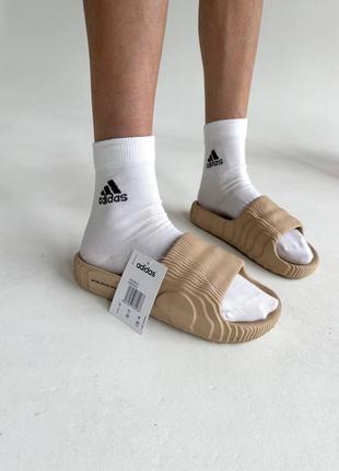 Женские тапочки adidas adilette slides beige адидас бежевого цвета