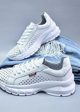 Кожаные кроссовки с перфорацией из натуральной кожи легкие кроссы