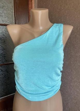 Топ на одне плеч