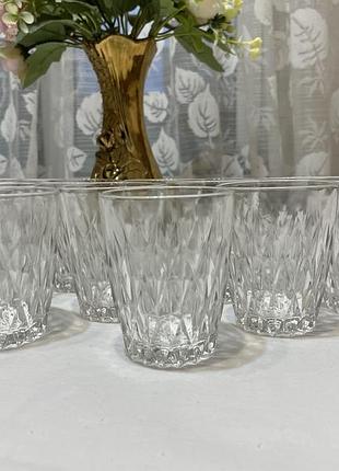 Стакани стікляні,  обʼємна ємкість - 150 грамів.