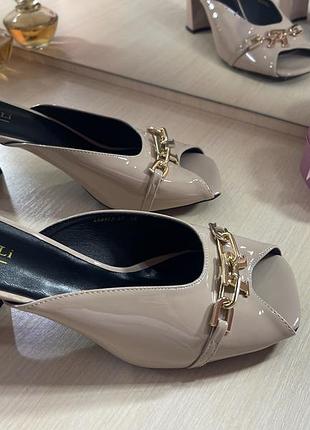 Мюлі, шльопанці жіночі