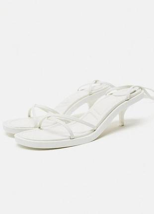 Классные удобные кожаные босоножки zara