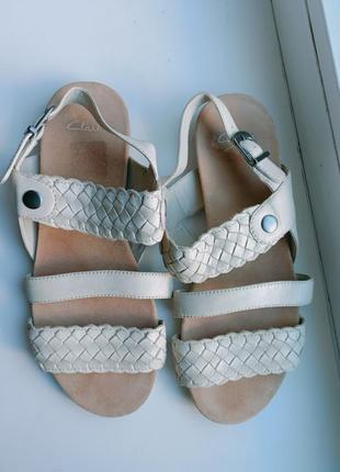 Кожаные босоножки clarks