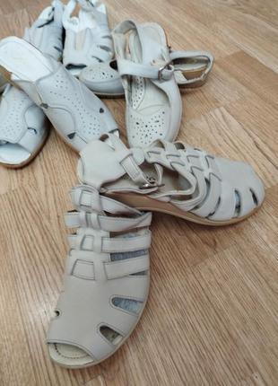 Босоніжки шльопанці шкіряні 39-41