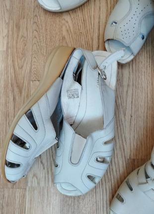 Босоніжки шльопанці шкіряні 39-41