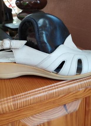 Босоніжки шльопанці шкіряні 39-41