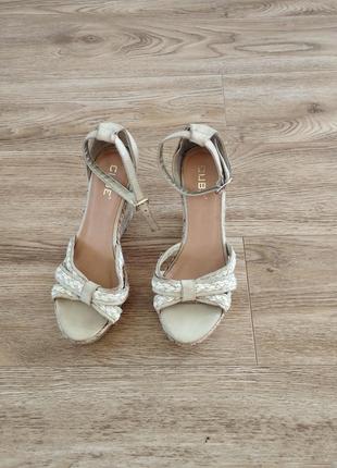 Женские босоножки cube