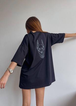 Оверсайз футболка с вышитым доберманом на спине