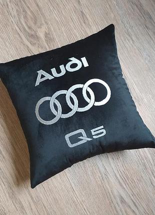 Авто подушка c вышивкой логотипа марки ауди audiчерный подарок автомобилисту 00052