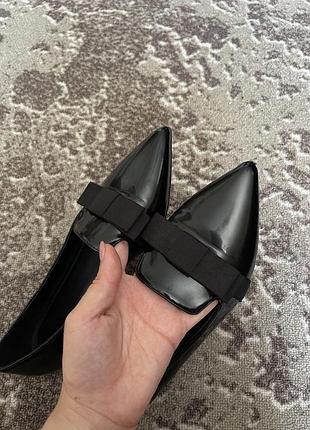 Лакированные балетки asos, черные базовые балетки, туфли лодочки с острым носком, туфли на низком ходу, лакированные туфли с бантом4 фото
