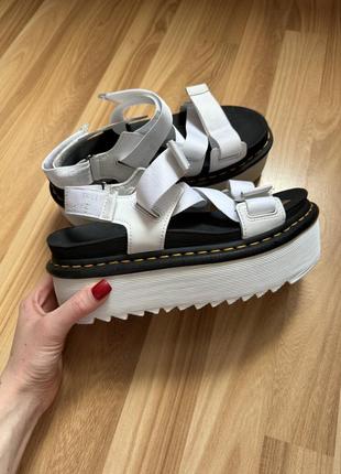 Босоножки dr. martens оригинал
