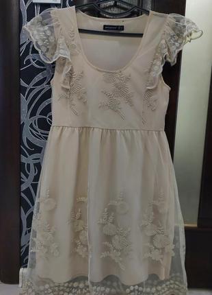 Роскошное легкое женственое бежевое платье с фатином и кружевом atmosphere 42-44