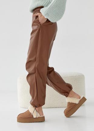 Женские свободные штаны из кожзама - коричневый цвет, s (есть размеры)5 фото