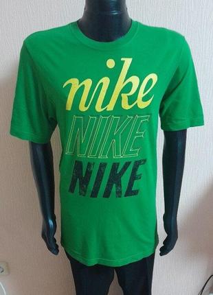 Бавовняна футболка зеленого кольору з яскравим фірмовим принтом nike made in egypt