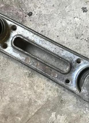 Бу кронштейн двигуна нижній renault laguna 2, 82000000002