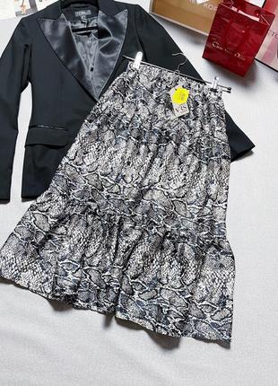 Стильная юбка в змеиный принт