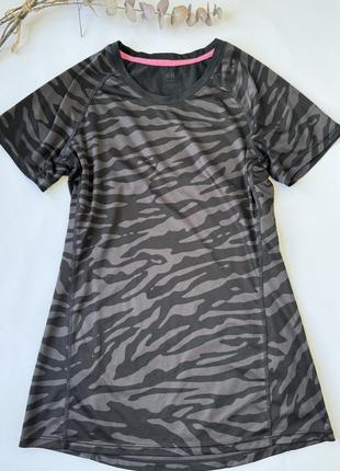 Спортивна футболка