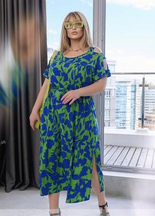 Елегантна та стильна літня сукня з принтом.
