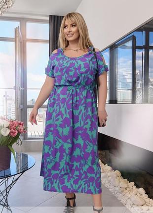 Елегантна та стильна літня сукня з принтом.