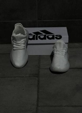 Кроссовки adidas унисекс