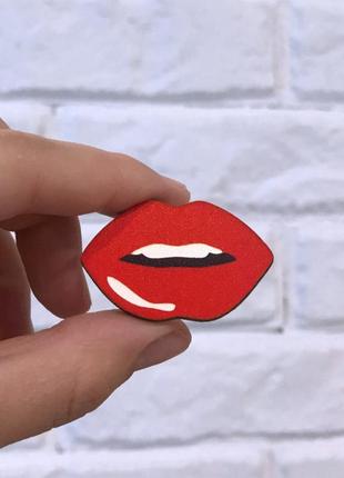 Поцілунок - значок з дерева