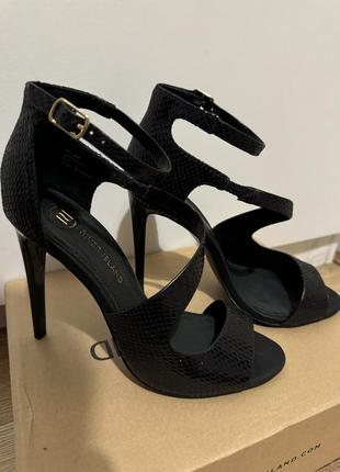 Босоножки river island
