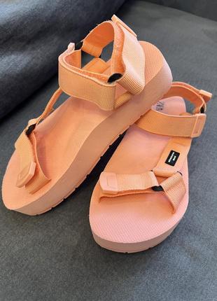 Босоніжки, сандалі zara