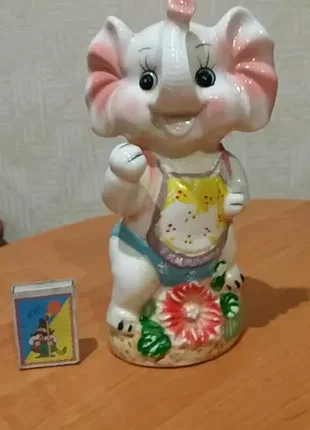 Слониха из фарфора. cccr