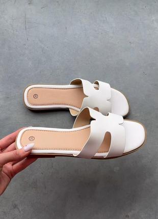 Шльопанці в стилі бренда hermes