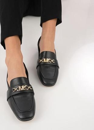 Черные лоферы бренд michael kors размер 7.5