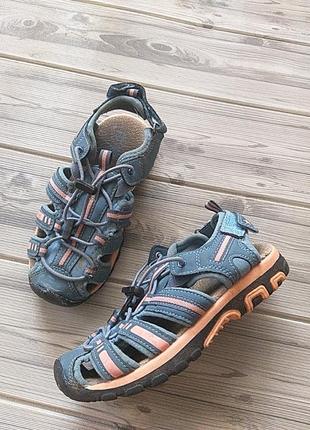 Трекінгові сандалі30 разів.