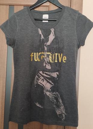 Футболка серого цвета