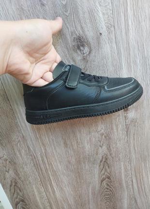Кроссовки черные