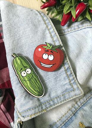 Дерев'яний значок "огірок"