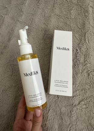 Гідрофільна олія medik8