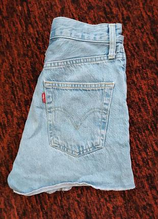 Женские джинсовые шорты levis