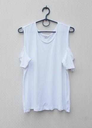 Белая футболка из вискозы с открытыми плечами