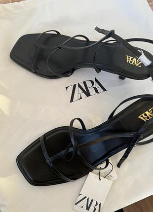 Босоніжки zara