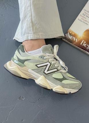Классные женские кроссовки New Balance 577 Wide W apricot зелёные
