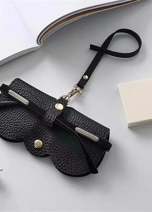 Стильний захисний чохол футляр аксесуар для окулярів сонцезахисних на сумку у подорож екошкіра