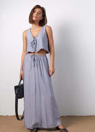 Літній костюм з довгою спідницею максі та жилетом на зав'язках сірий