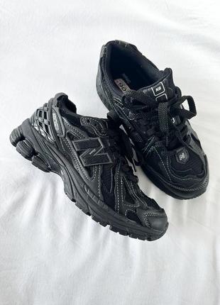 Крутые женские и мужские кроссовки new balance 1906d black leather premium чёрные