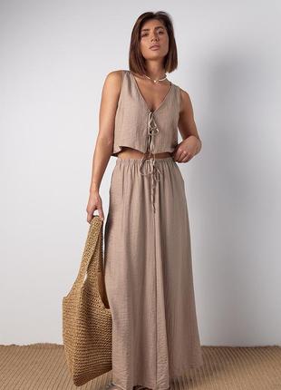 Літній костюм з довгою спідницею максі та жилетом на зав'язках мокко бежевий