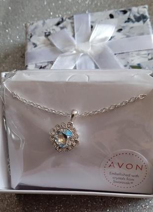 Украшение на шею "эвелина" украшено кристаллами