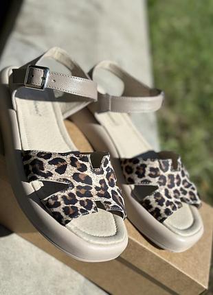 Качественные женские леопардовые сандалии