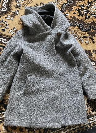 Стильне каракулеве пальто
