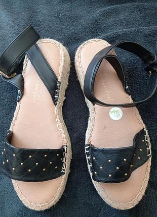 Базовые босоножки