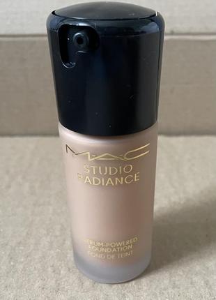 Mac studio radiance serum-powered foundation, тональна основа для обличчя, nw30, 30ml