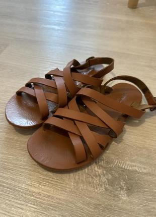 Кожаные босоножки