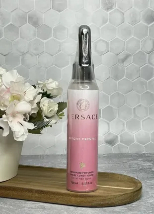 Двухфазный парфюмированный спрей-кондиционер для волос versace bright crystal 150 мл